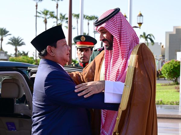 Pelukan Hangat Prabowo dan Pangeran MBS