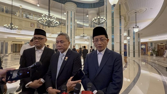 Nasaruddin Umar, Mochamad Irfan Yusuf, Zulkifli Hasan Menteri Agama Nasaruddin Umar, Kepala Badan Penyelenggara Haji (BPH) Mochamad Irfan Yusuf, Menko Pangan Zulkifli Hasan (Zulhas) di Jeddah, Arab Saudi, Kamis (3/7/2027).