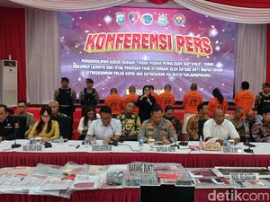 Polda Kepri Bongkar Sindikat Pemalsuan Sertifikat Tanah, 7 Pelaku Ditangkap Polda Kepri Bongkar Sindikat Pemalsuan Sertifikat Tanah, 7 Pelaku Ditangkap
