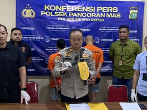 Polisi Tangkap Dua Begal Bersenjata Golok di Depok