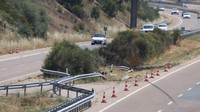 Bukti di lokasi kecelakaan di dekat kota Zamora menunjukkan mobil Jota mengalami pecah ban saat menyalip, kata polisi Spanyol dalam sebuah pernyataan. Foto: REUTERS/Rita Franca