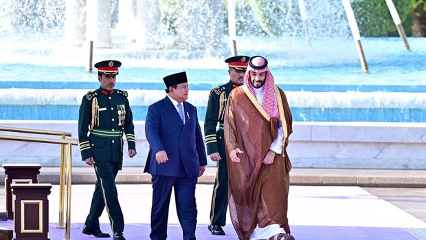 Presiden Prabowo berjumpa  dengan Putra Mahkota sekaligus Perdana Menteri Arab Saudi, Pangeran Mohammed bin Salman Al Saud, di Istana Al-Salam, Kamis (3/7/2025)