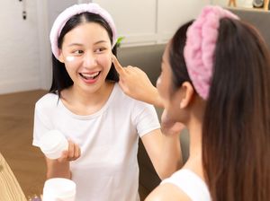 Benarkah Sunscreen Bisa Merusak Ekosistem Laut? Simak Penjelasannya! Benarkah Sunscreen Bisa Merusak Ekosistem Laut? Simak Penjelasannya!