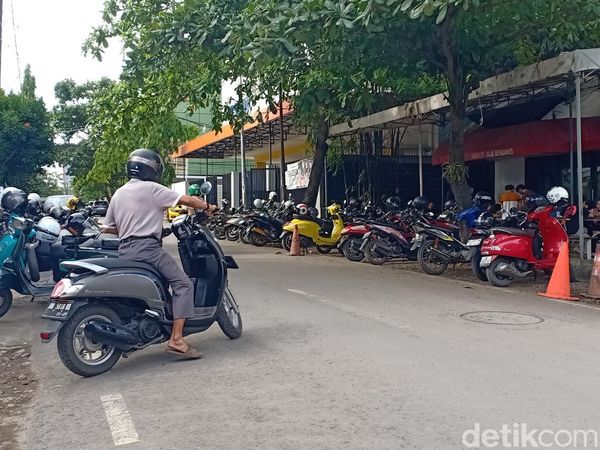 Potret Rumah Tinggal Jadi Tempat Usaha di Makassar yang Picu Parkir Liar