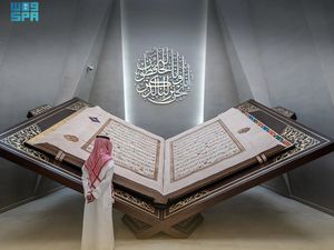 Salinan Al-Quran Terbesar Dipamerkan di Distrik Budaya Hira, Makkah Salinan Al-Quran Terbesar Dipamerkan di Distrik Budaya Hira, Makkah