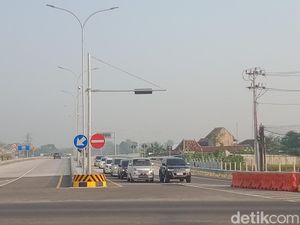 15 Ribu Mobil Masuk Tol Jogja-Solo Lewat GT Prambanan di Hari Pertama 15 Ribu Mobil Masuk Tol Jogja-Solo Lewat GT Prambanan di Hari Pertama