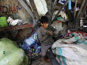 3 Tahun Tidur di Kolong Jembatan, Wendi Harus Kucing-kucingan dengan Satpol PP 3 Tahun Tidur di Kolong Jembatan, Wendi Harus Kucing-kucingan dengan Satpol PP