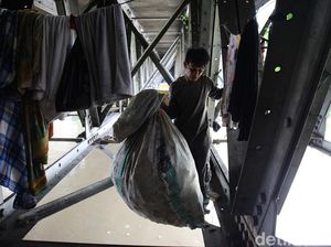 Tidur di Kolong Jembatan, Wendi Sering Lihat Mayat Mengapung di Kali Ciliwung