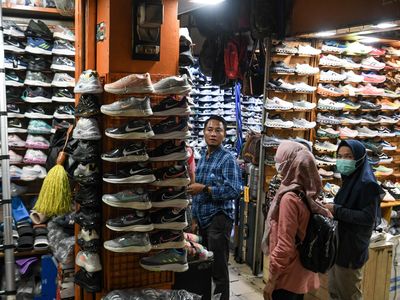 Berburu Sepatu Sekolah di Sentra Taman Puring