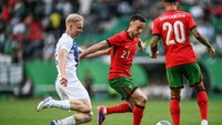 Jota mencetak gol ke gawang Finlandia untuk Portugal pada 4 Juni 2024. Portugal dibawa menang 4-2 dalam laga itu. (Foto: AFP/PATRICIA DE MELO MOREIRA)
