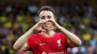 Diogo Jota meninggal dunia akibat kecelakaan mobil di Spanyol pada Kamis (3/7) dini hari waktu setempat. Mobilnya pecah ban, menabrak pagar, dan terbakar. Penyerang Liverpool itu tewas bersama adiknya, Andre Silva, akibat kejadian itu. (Foto: REUTERS/Chris Radburn)