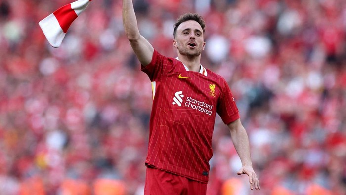 FILE PHOTO: Soccer Football - Premier League - Liverpool v Tottenham Hotspur - Anfield, Liverpool, Britain - April 27, 2025 Liverpools Diogo Jota celebrates after winning the Premier League  REUTERS/Phil Noble/File Photo  EDITORIAL USE ONLY. NO USE WITH UNAUTHORIZED AUDIO, VIDEO, DATA, FIXTURE LISTS, CLUB/LEAGUE LOGOS OR LIVE SERVICES. ONLINE IN-MATCH USE LIMITED TO 120 IMAGES, NO VIDEO EMULATION. NO USE IN BETTING, GAMES OR SINGLE CLUB/LEAGUE/PLAYER PUBLICATIONS. PLEASE CONTACT YOUR ACCOUNT REPRESENTATIVE FOR FURTHER DETAILS.