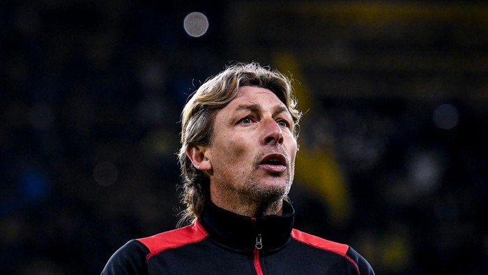 Gabriel Heinze BUENOS AIRES, ARGENTINA - JULY 24: Gabriel Heinze coach of Newells Old Boys looks on prior a Liga Profesional 2023 match between Boca Juniors and Newells Old Boys at Estadio Alberto J. Armando on July 24, 2023 in Buenos Aires, Argentina. (Photo by Marcelo Endelli/Getty Images)