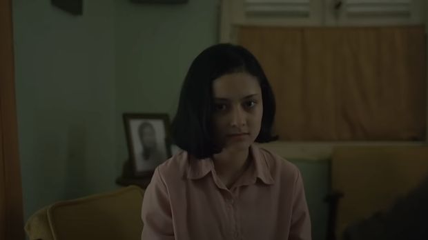 Hotel Sakura mengisahkan perjalanan dua kawan saat mencoba menginap di sebuah hotel kuno dan berhantu.