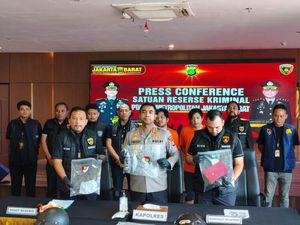 Kedok Palsu Pria Ngaku Polisi Belasan Kali Menipu demi Pesta Sabu Kedok Palsu Pria Ngaku Polisi Belasan Kali Menipu demi Pesta Sabu