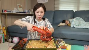 8 Kreasi Indomie Nikmat ala YouTuber, Ifumie hingga Topping Lobster