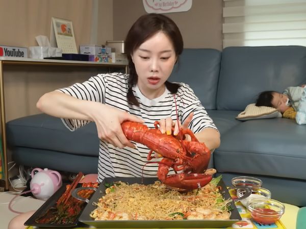 8 Kreasi Indomie Nikmat ala YouTuber, Ifumie hingga Topping Lobster