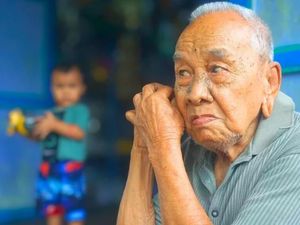 Ini Laing Ngau, Pria Generasi Terakhir dengan Telinga Panjang Ini Laing Ngau, Pria Generasi Terakhir dengan Telinga Panjang