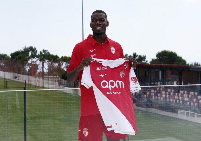 Soccer Football - AS Monaco Press Conference - La Turbie, France - July 3, 2025 AS Monaco new signing Paul Pogba poses with his shirt during the unveiling REUTERS/Manon Cruz