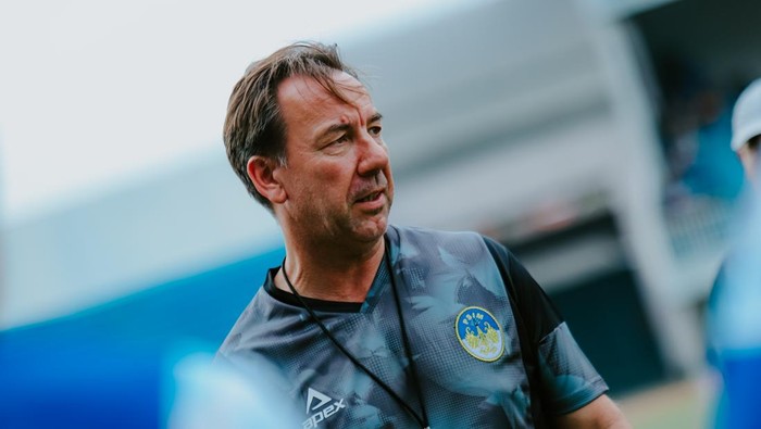Pelatih PSIM Jogja, Jean-Paul van Gastel di Stadion Mandala Krida, Kota Jogja.