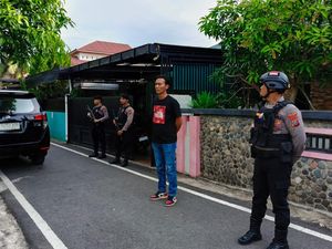 Tersebar Informasi KPK Geledah Rumah Pejabat di Madina, Ini Kata Bupati Tersebar Informasi KPK Geledah Rumah Pejabat di Madina, Ini Kata Bupati