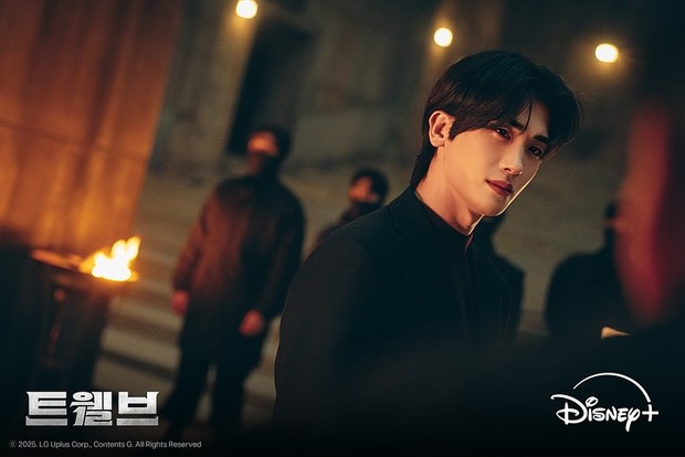 Potret Park Hyung Sik dalam drama 'Twelve'