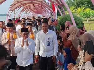 Kunjungan Perdana ke Kepulauan Seribu, Pramono Tanam Mangrove-Main di RPTRA