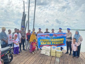 Senyum Bahagia Warga Meranti: Jalur Polda Riau Telah Sampai di Desa Kami Senyum Bahagia Warga Meranti: Jalur Polda Riau Telah Sampai di Desa Kami