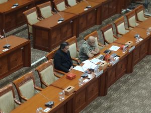 Komisi III DPR Rapat dengan Patrialis Akbar-Ahli Bahas Putusan MK soal Pemilu Komisi III DPR Rapat dengan Patrialis Akbar-Ahli Bahas Putusan MK soal Pemilu