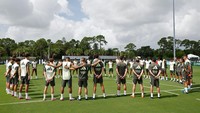 Real Madrid juga mengheningkan cipta untuk mengenang Diogo Jota dan Andre Silva sebelum sesi latihan di Palm Beach, Kamis (3/7/2025). (Foto: X @realmadriden)