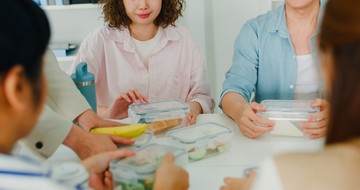 Jangan Asal Bawa Bekal, 5 Jenis Makanan Ini Sebaiknya Dihindari di Kantor