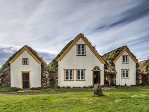 Kayak Pakai Mantel, Uniknya Rumah Islandia Diselimuti Rumput