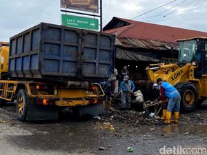 Gunungan Sampah di Pasar Gedebage yang Mulai Lenyap Gunungan Sampah di Pasar Gedebage yang Mulai Lenyap