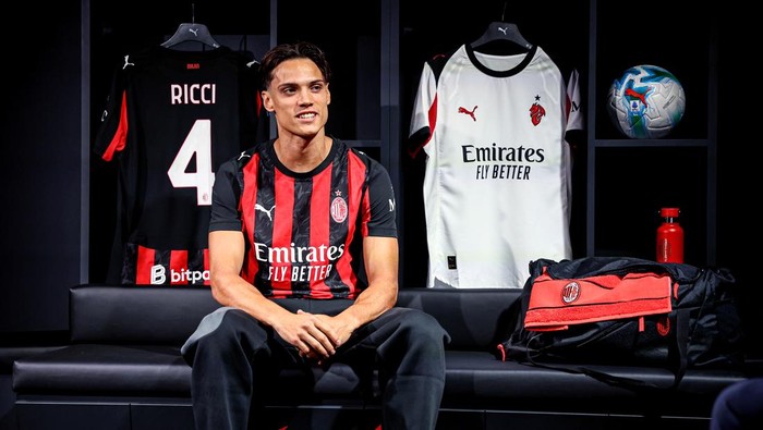 MILAN, ITALY - JULY 03: New AC Milan player Samuele Ricci is seen during his first interview with the club at Casa Milan on July 03, 2025 in Milan, Italy.  (Photo by Giuseppe Cottini/AC Milan via Getty Images)