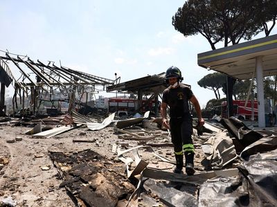 Sisa-sisa Ledakan Dahsyat di Pom Bensin Roma, 27 Orang Terluka