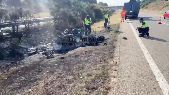 Police officers work at the of the car crash of of Liverpool's Portuguese soccer player Diogo Jota, in Cernadilla, Spain July 3, 2025 in this screengrab from taken from handout video. EL MUNDO DE CASTILLA Y LEON/Handout via REUTERS    THIS IMAGE HAS BEEN SUPPLIED BY A THIRD PARTY. NO RESALES. NO ARCHIVES. MANDATORY CREDIT. MUST NOT OBSCURE LOGO. ONSCREEN LOGO FROM SOURCE.