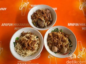 Sedapnya Mie Ayam Gerobak Cak Kandar di Pulo Mas Sejak 1986 Sedapnya Mie Ayam Gerobak Cak Kandar di Pulo Mas Sejak 1986