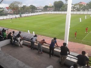 PSM Makassar Gelar Latihan Perdana di Stadion Kalegowa, Suporter Antusias PSM Makassar Gelar Latihan Perdana di Stadion Kalegowa, Suporter Antusias