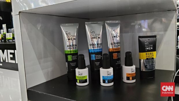 Tak hanya wanita yang dimanjakan, pria pun mendapat tempat spesial di Jakarta X Beauty 2025. Ada beragam produk menarik plus penawaran potong rambut gratis.