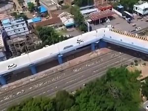 Video: Geger Flyover di India dengan Tikungan 90 Derajat
