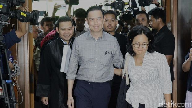 Mantan Menteri Perdagangan (Mendag) Thomas Trikasih Lembong atau Tom Lembong dituntut hukuman penjara di Pengadilan Tipikor Jakarta Pusat, Jumat (4/7/2025). Jaksa meyakini Tom bersalah dalam kasus korupsi impor gula di Kementerian Perdagangan.