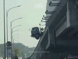 Viral Truk Nyaris Terjun di Flyover Madukoro Semarang, Begini Kejadiannya