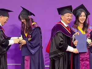 Labubu Diwisuda di Tsinghua University Bareng Mahasiswa Ini Labubu Diwisuda di Tsinghua University Bareng Mahasiswa Ini