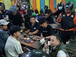 Sejumlah Remaja Surabaya Ketahuan Walkot Eri Saat Nongkong Tengah Malam Sejumlah Remaja Surabaya Ketahuan Walkot Eri Saat Nongkong Tengah Malam