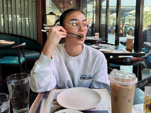 Potret Agnez Mo Saat Sarapan dan Makan Malam Romantis Potret Agnez Mo Saat Sarapan dan Makan Malam Romantis