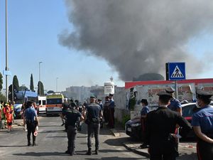 Ledakan Dahsyat Guncang Pom Bensin di Pinggiran Roma, 45 Orang Luka-luka Ledakan Dahsyat Guncang Pom Bensin di Pinggiran Roma, 45 Orang Luka-luka