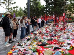 Video: Banjir Bunga di Stadion Anfield Jelang Pemakaman Diogo Jota
