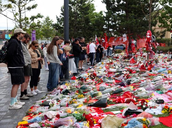 Banjir Karangan Bunga di Anfield, Penggemar Lepas Diogo Jota