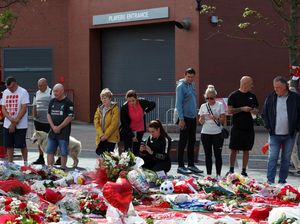 Banjir Bunga di Stadion Anfield untuk Diogo Jota Banjir Bunga di Stadion Anfield untuk Diogo Jota