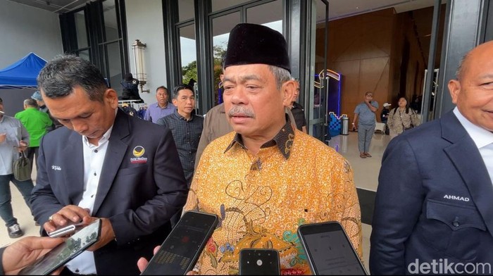 Bupati Lahat Bursah Zarnubi Bupati Lahat Bursah Zarnubi